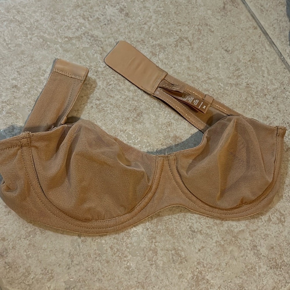 SKIMS- Strapless mesh bra
